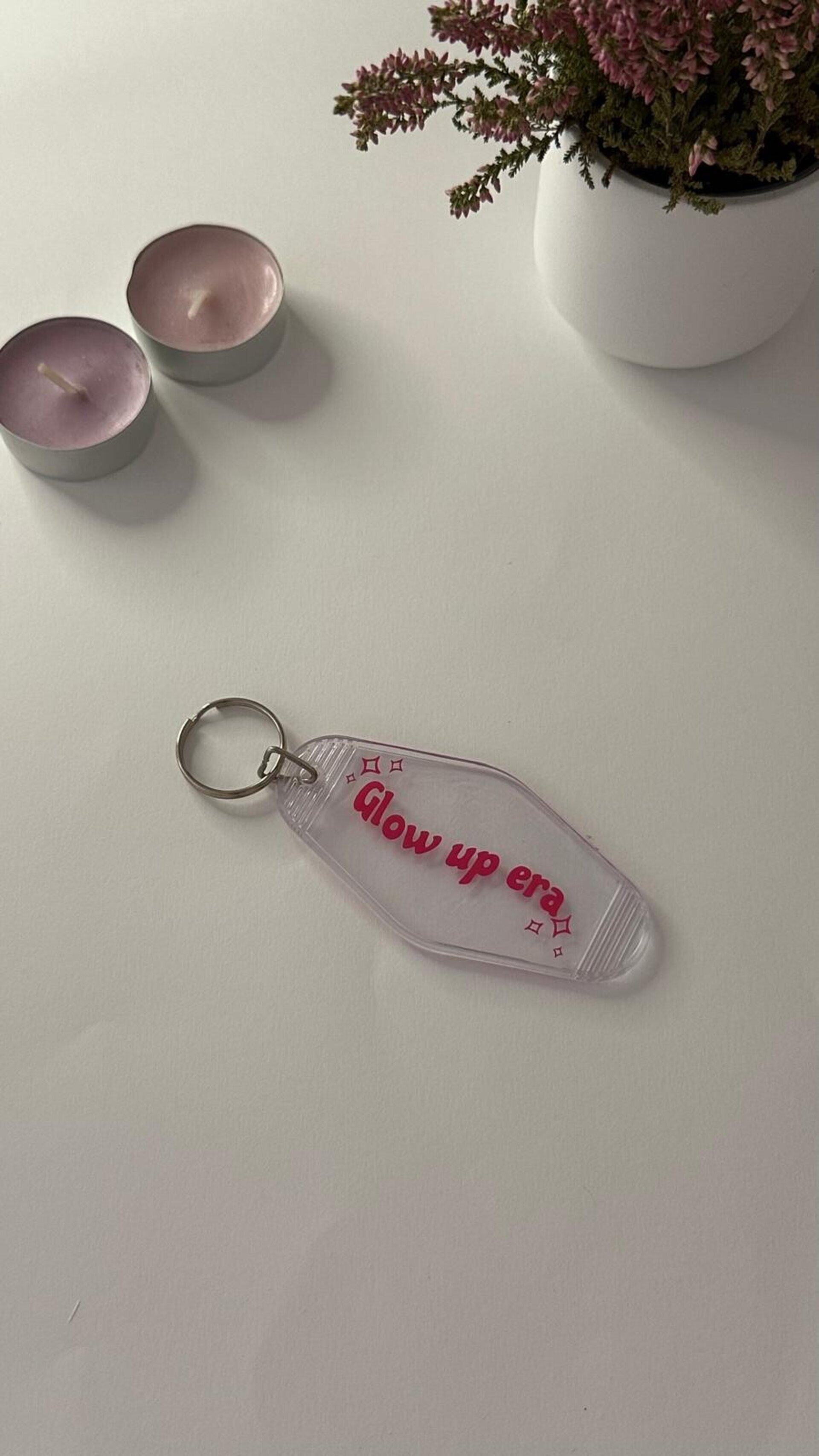 Llavero motel "GLOW UP ERA" - 2